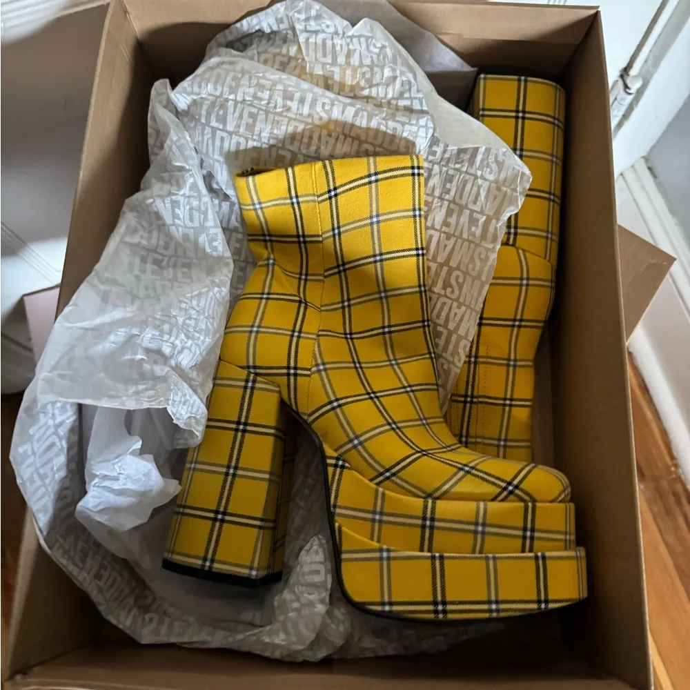 Steve Madden Yellow Plaid Platform Ankle Boots - Picture 3 of 3